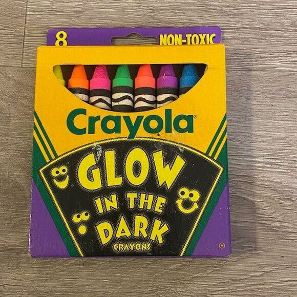 Vintage 1994 Crayola Glow In The Dark Crayons 8 Count New Old Stock Unused - Picture 1 of 2